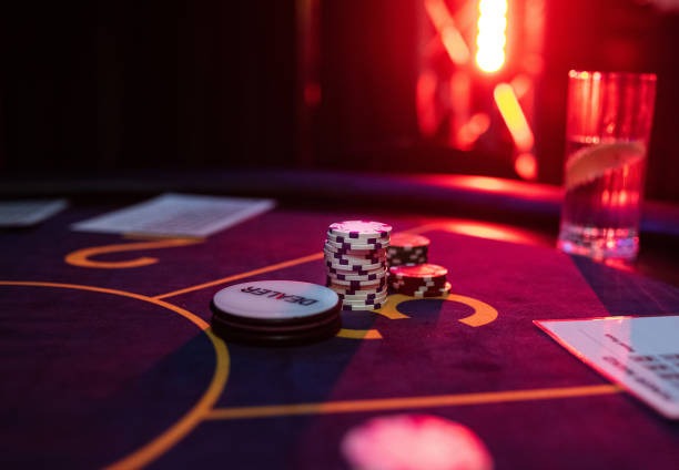 Live Lightning Roulette table with croupier and wheel